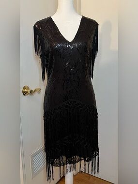 BABEYOND  Flapper-Inspired Dress
Black • Sequins • Fringe